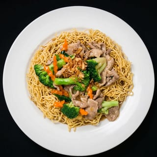 Lad Na with Crispy Egg Noodles