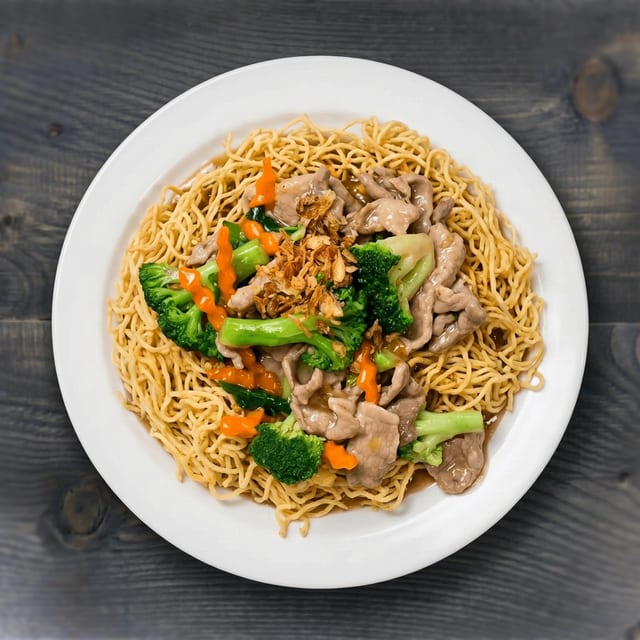 Lad Na with Crispy Egg Noodles.